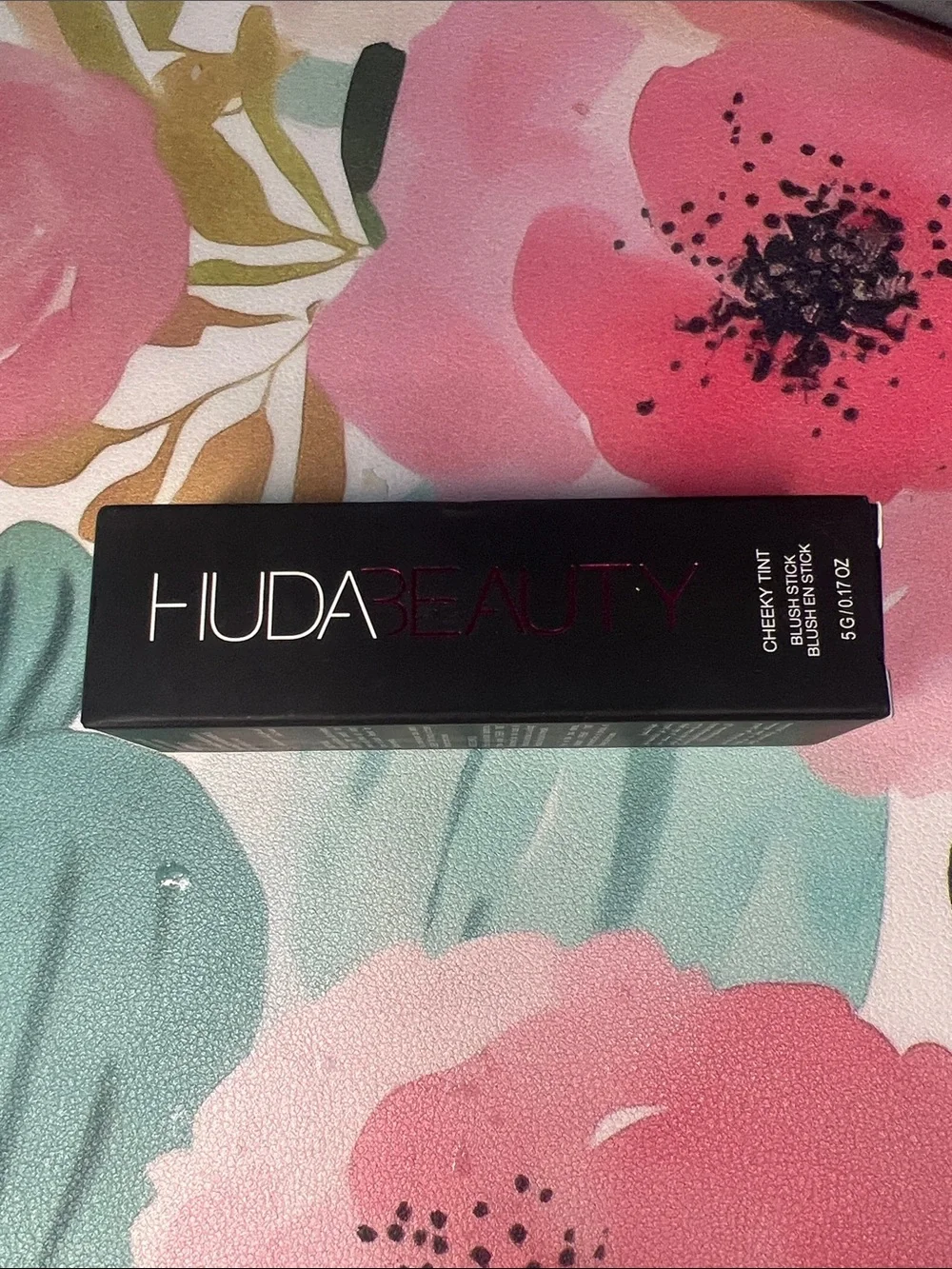 NIB✅HUDA BEAUTY Coral Cutie Sealed